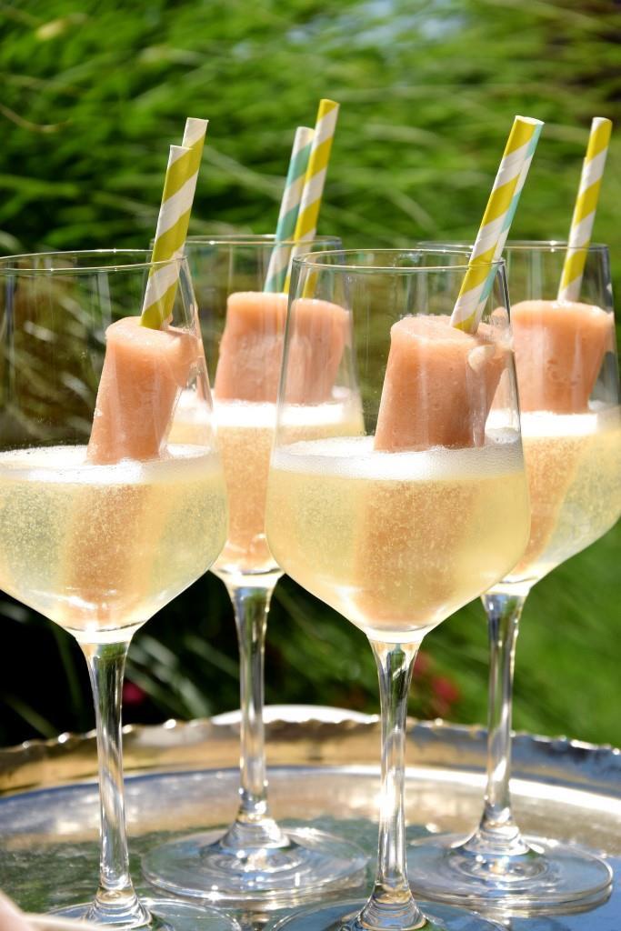 Rezeptbild: Pfirsich-Popsicles in Prosecco - so schmeckt der Sommer!