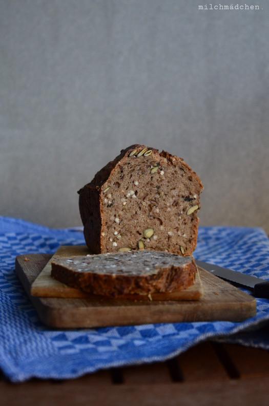 Rezeptbild: Körnerkastenbrot mit Schwarztee