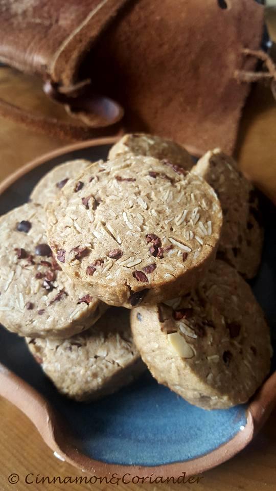 Rezeptbild: Knusprige Haferkekse mit Kakao Nibs 