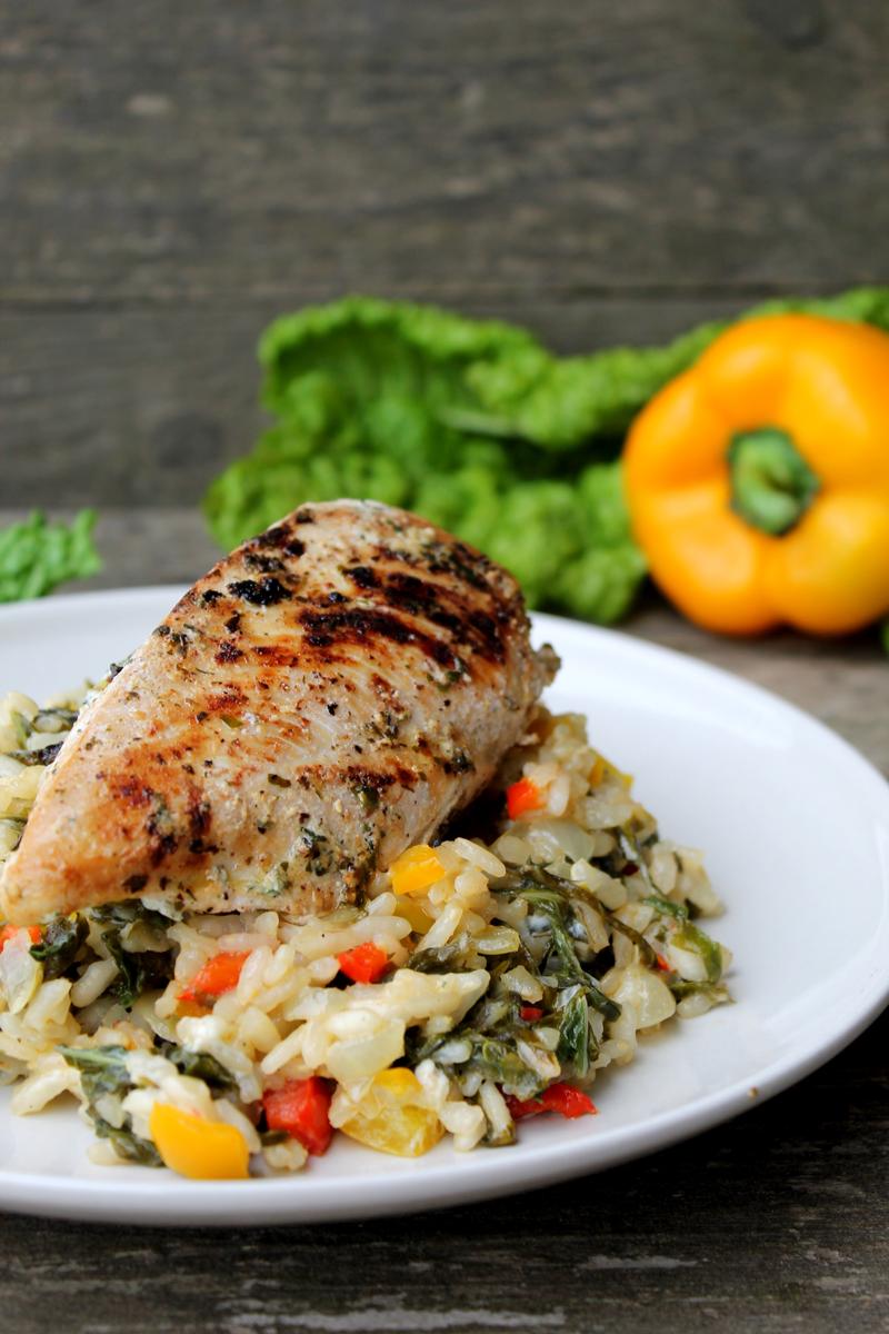 Rezeptbild: Mangold-Paprika-Risotto mit gefüllter Hähnchenbrust