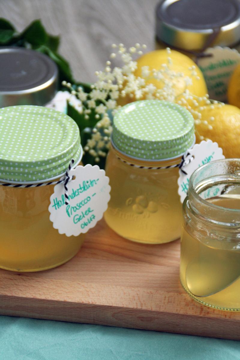 Rezeptbild: Holunderblüten-Prosecco-Gelee