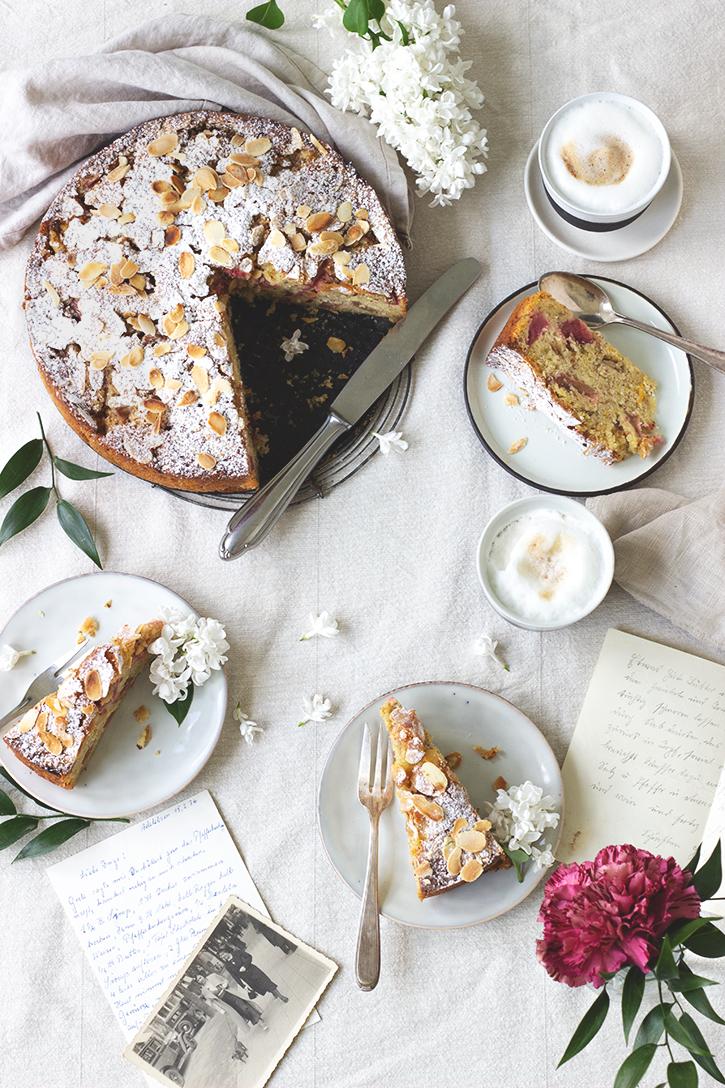 Rezeptbild: Saftiger Rhabarberkuchen mit Mandeln und Orange