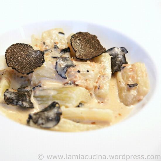 Rezeptbild: Kardy mit schwarzen Trüffeln