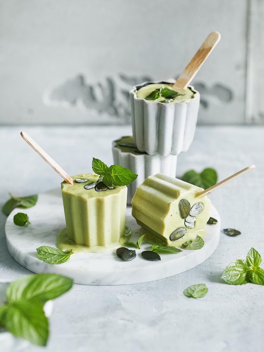 Rezeptbild: Kürbiskern Eis am Stiel mit Joghurt & Ahornsirup