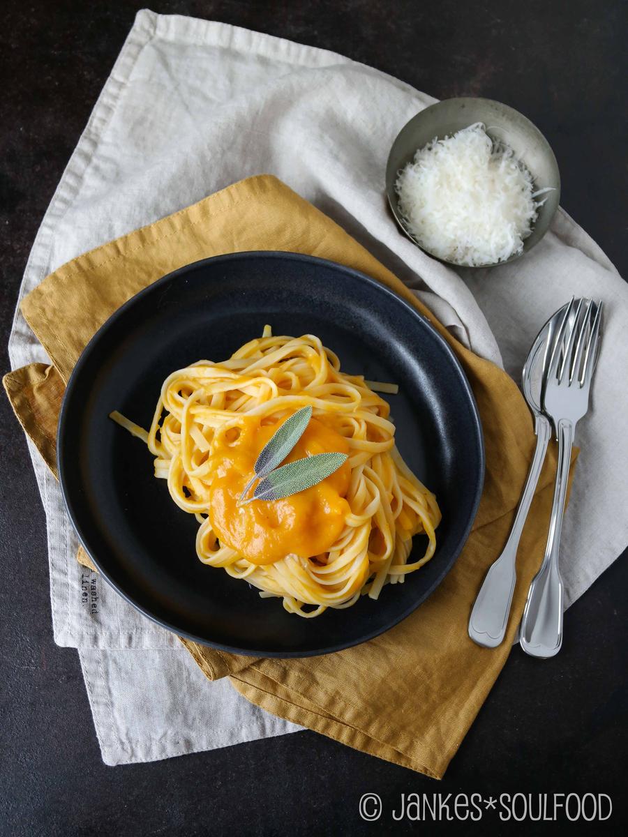 Rezeptbild: Butternut-Kürbis-Suppe & Sauce