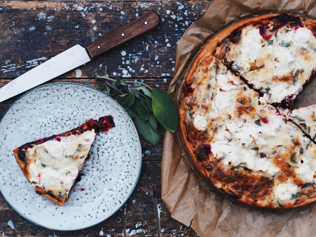 Rezeptbild: Bunte Mangold-Quiche mit roter Bete