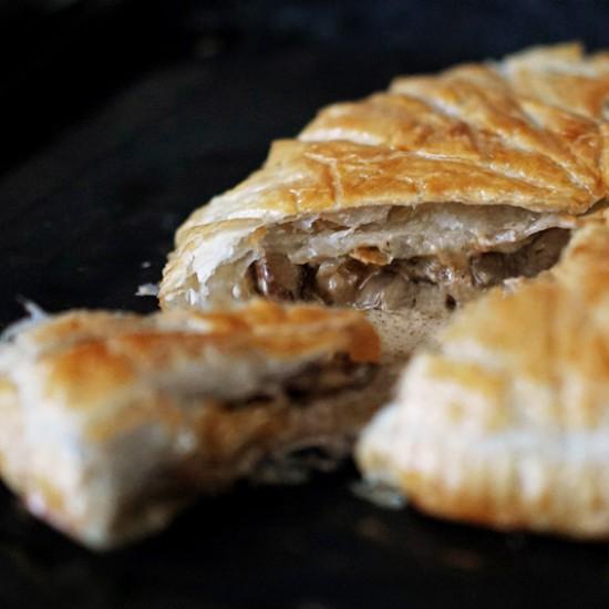 Rezeptbild: Pithiviers mit Pilzen und Thymian [Pilztarte]