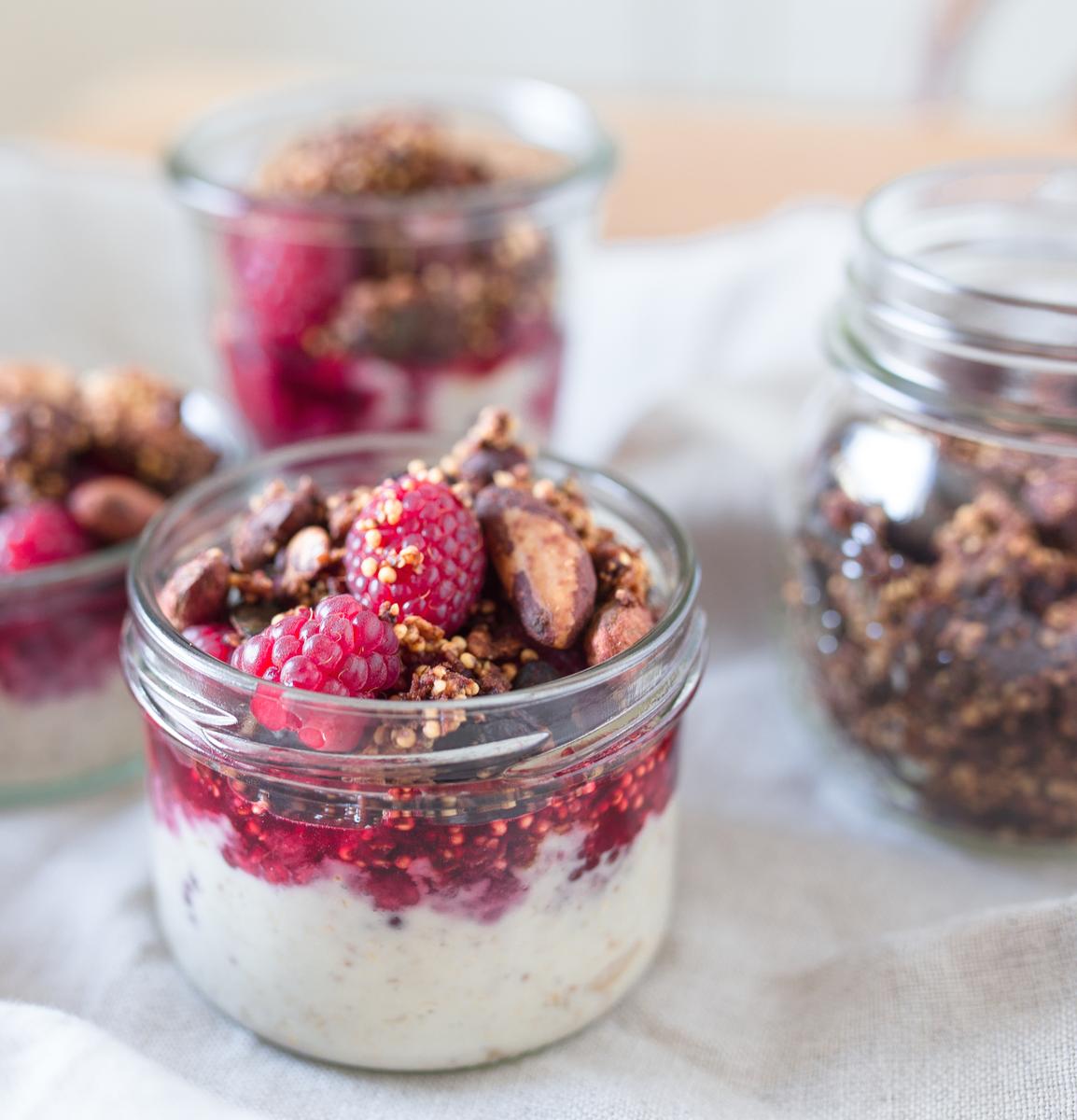 Rezeptbild: Süsskartoffel-Granola mit Himbeeren und Overnight Oats