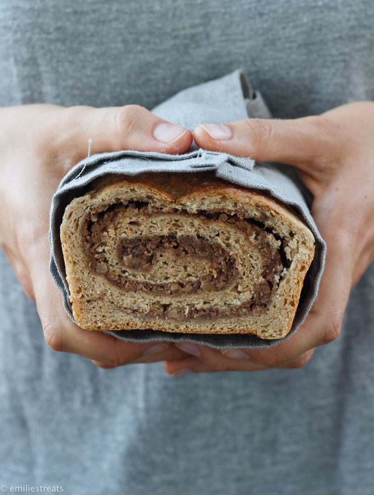 Rezeptbild: {Swirl-Brot} Bananenbrot aus Hefeteig mit saftiger Nuss-Zimt-Füllung