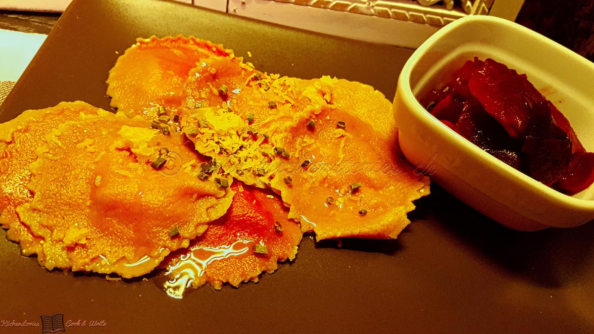 Rezeptbild: Randen-Ravioli mit Ricottafüllung