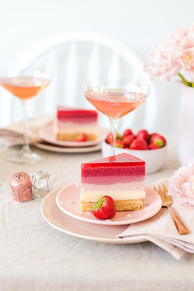 Rezeptbild: Schichttorte mit Erdbeeren und Rosé Sekt Gelee