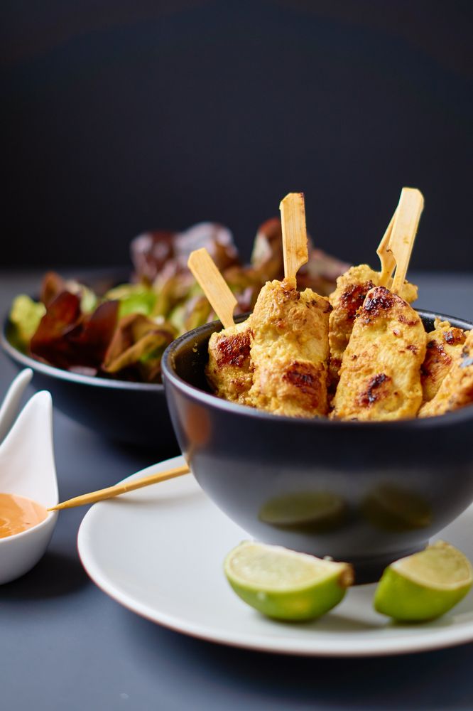 Rezeptbild: Saté Spieße mit Erdnuss Curry Sauce