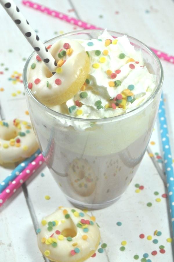Rezeptbild: Eisschokolade mit Mini-Donuts