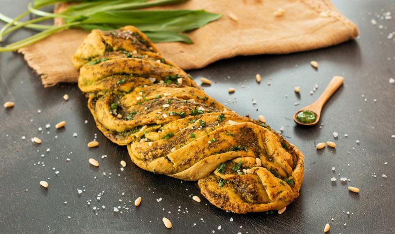 Rezeptbild: Bärlauch-Hefezopf mit Dinkelmehl