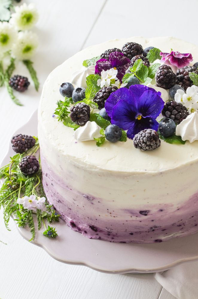 Rezeptbild: Ombre-Torte mit Heidelbeeren