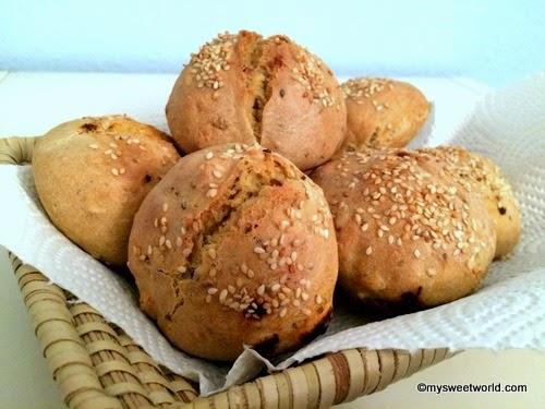 Rezeptbild: Power-Brötchen mit Nüssen und Gojiibeeren, vegan