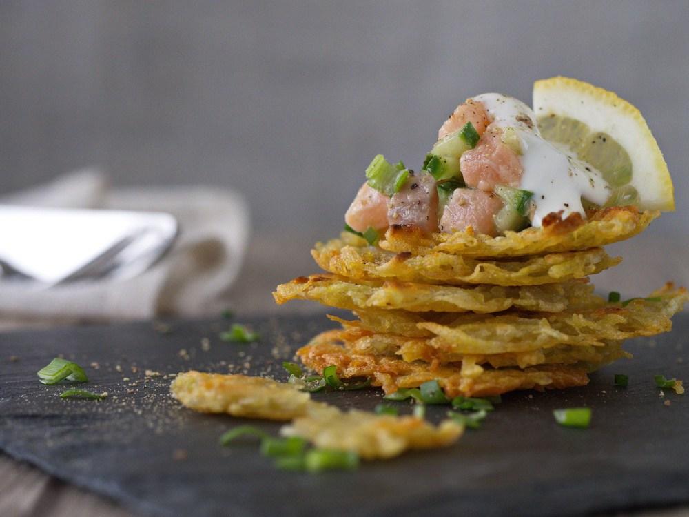 Rezeptbild: Lachs-Tatar mit Ofenrösti