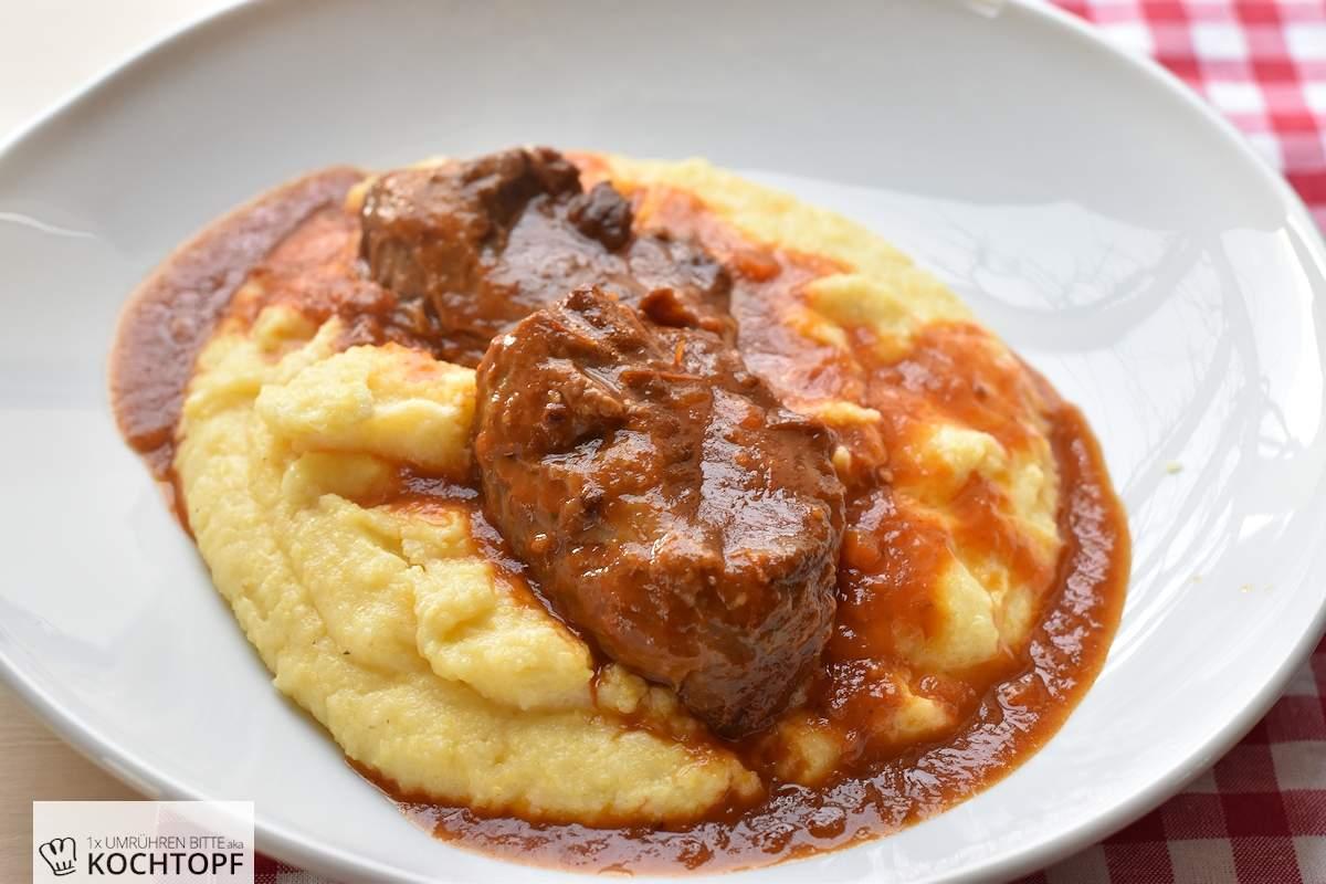 Rezeptbild: Schweinebäckchen an ultimativer Málaga-Tomatensauce