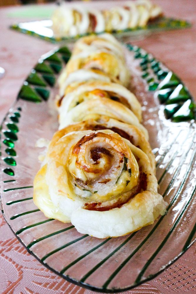 Rezeptbild: Gefuellte Blaetterteig Rolle