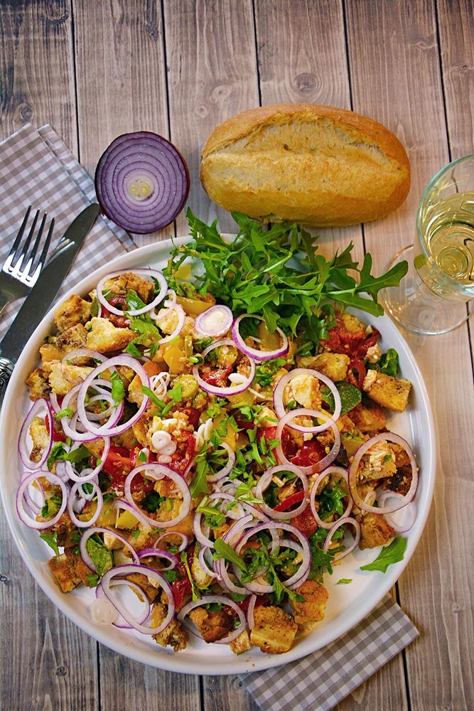 Rezeptbild: Toskanischer Brotsalat Panzanella – Foodwaste vermeiden