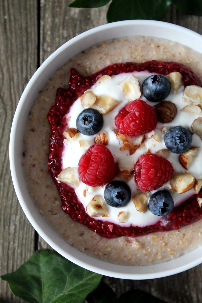 Rezeptbild: Himbeer-Porridge mit Himbeer-Chia-Marmelade