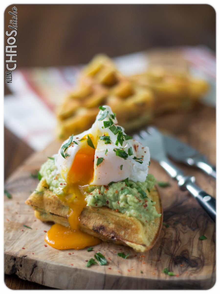Rezeptbild: Kartoffelwaffeln mit Guacamole und pochiertem Ei