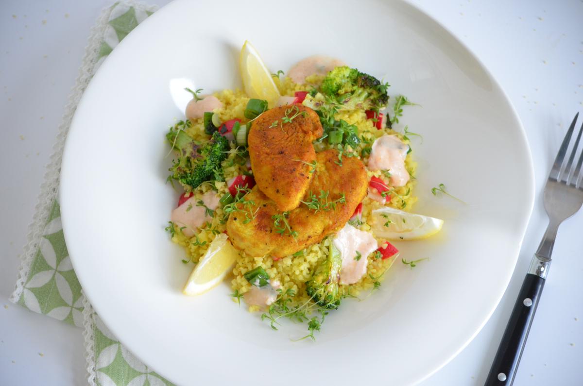 Rezeptbild: Gebratene Hähnchenbrust auf Bulgursalat