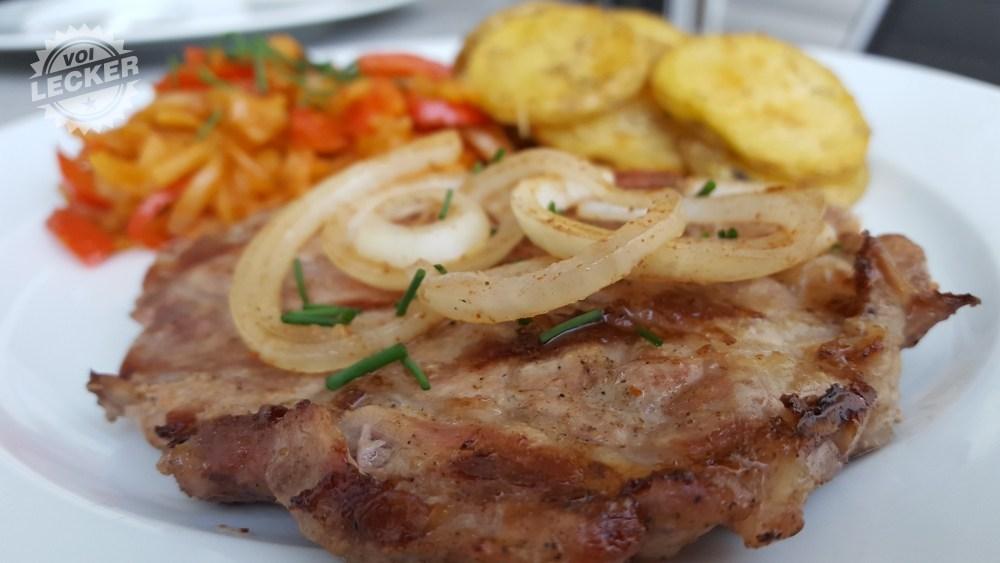 Rezeptbild: Thüringer Rostbrätel mit Zwiebel-Paprika-Chutney