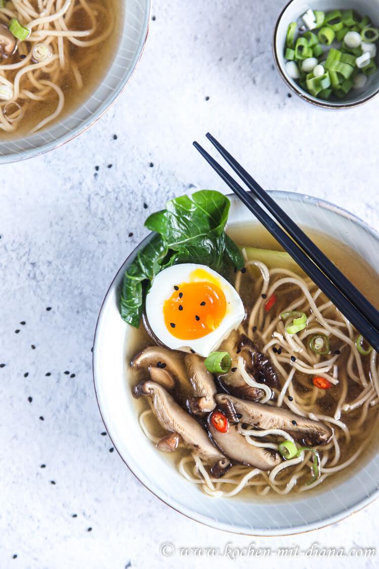 Rezeptbild: Einfache vegetarische Miso Suppe mit Eiern und Shiitake-Pilze