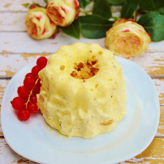 Rezeptbild: Salted Caramel-Semifreddo mit gerösteten Mandelsplittern