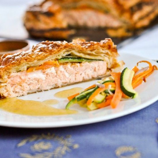 Rezeptbild: Feuilleté saumon, petits légumes et sauce à l’estragon