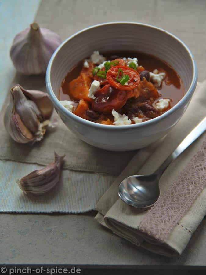 Rezeptbild: Tomatensuppe mit Süßkartoffeln und Bohnen