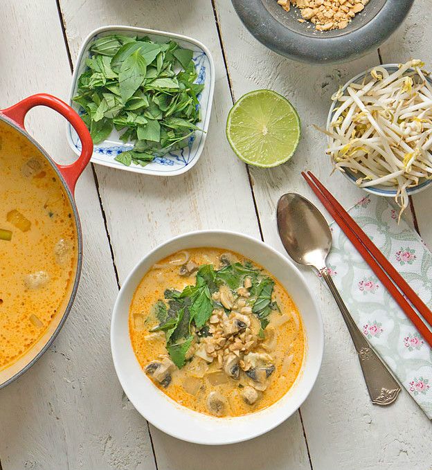 Rezeptbild: Thai-Curry-Suppe mit Kokosmilch und Reisnudeln