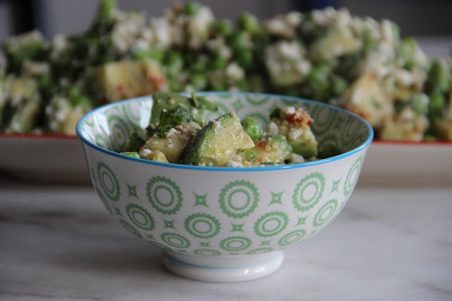 Rezeptbild: Erbsen-Avocadosalat mit Feta & Sesam-Chilidressing 
