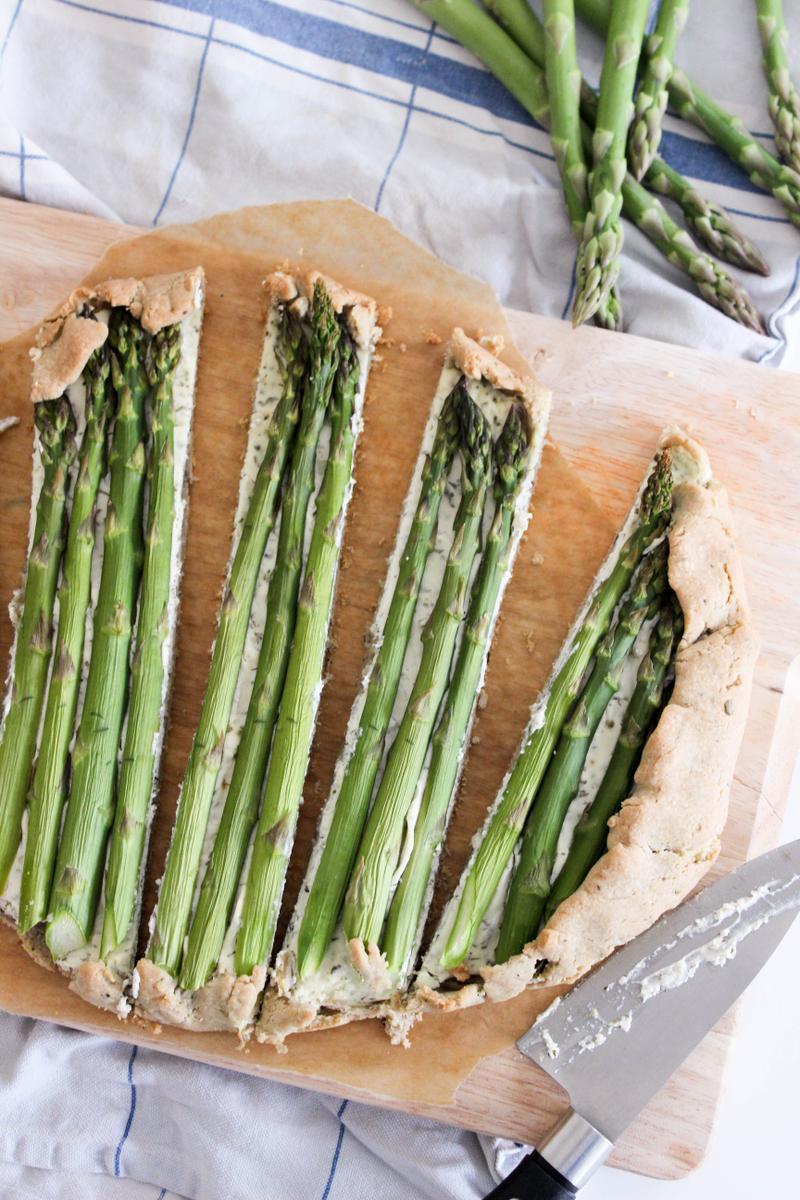 Rezeptbild: Schnelle Frühlingstarte mit grünem Spargel