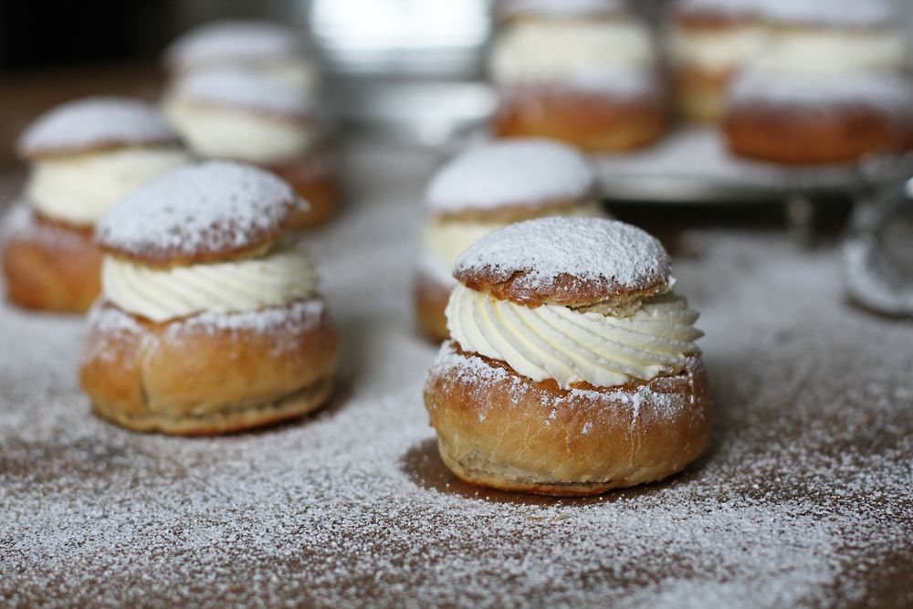 Rezeptbild: Semlor – Schwedische Mandel-Sahne Brötchen