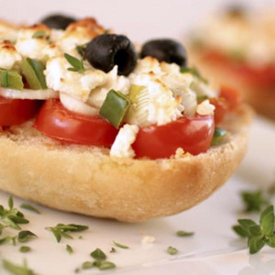 Rezeptbild: Mini-Ciabatta mit Gemüse und Feta