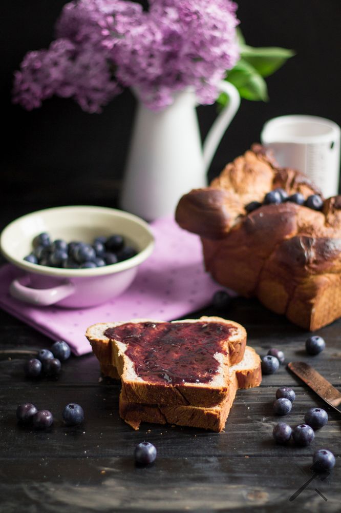 Rezeptbild: Lila Heidelbeer Brioche