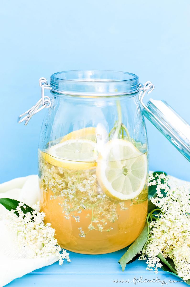 Rezeptbild: Holunderblütensirup