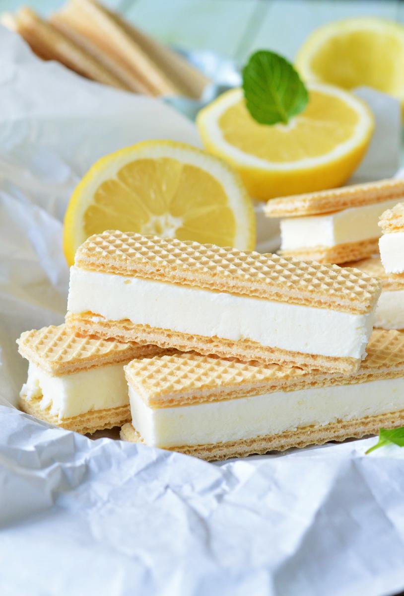Rezeptbild: Zitronen-Sauerrahm-Eis