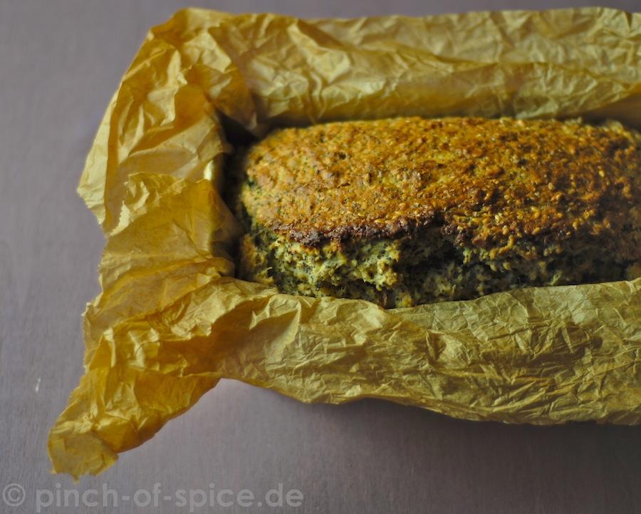 Rezeptbild: Bananen-Saaten-Kuchen mit Zitronen-Sesam-Guss