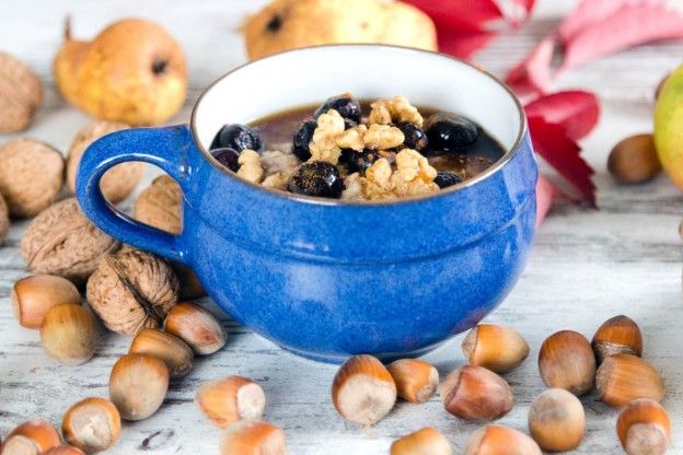 Rezeptbild: HAFERBREI MIT NÜSSEN UND OBST