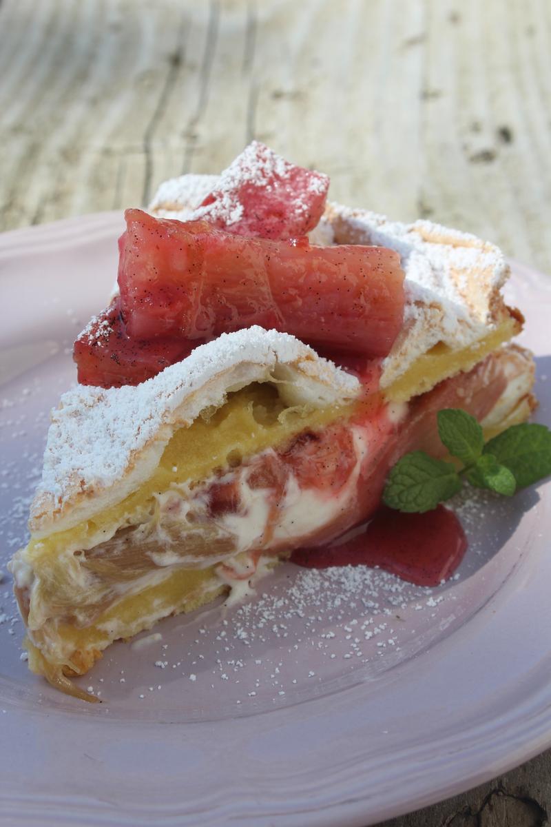 Rezeptbild: Rhabarber-Baisertorte