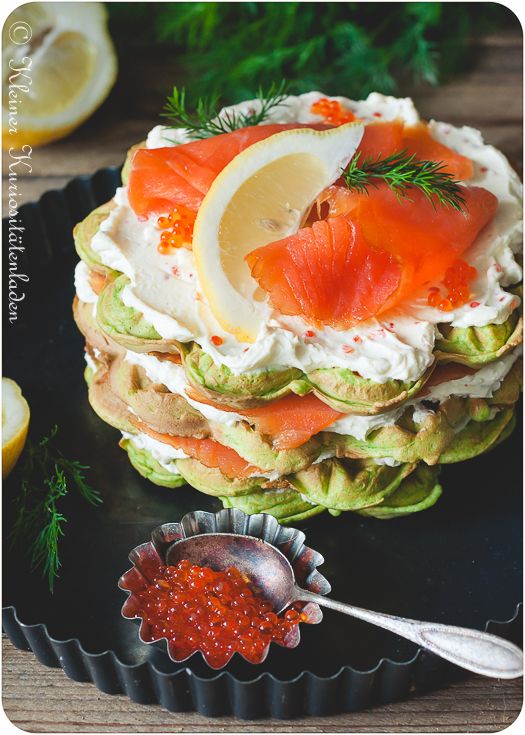 Rezeptbild: Waffeltorte mit Räucherlachs