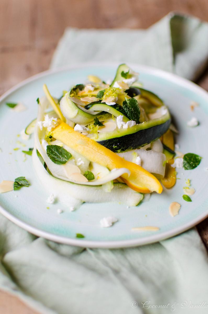 Rezeptbild: Zucchinisalat mit Schafskäse, Mandeln und Minze