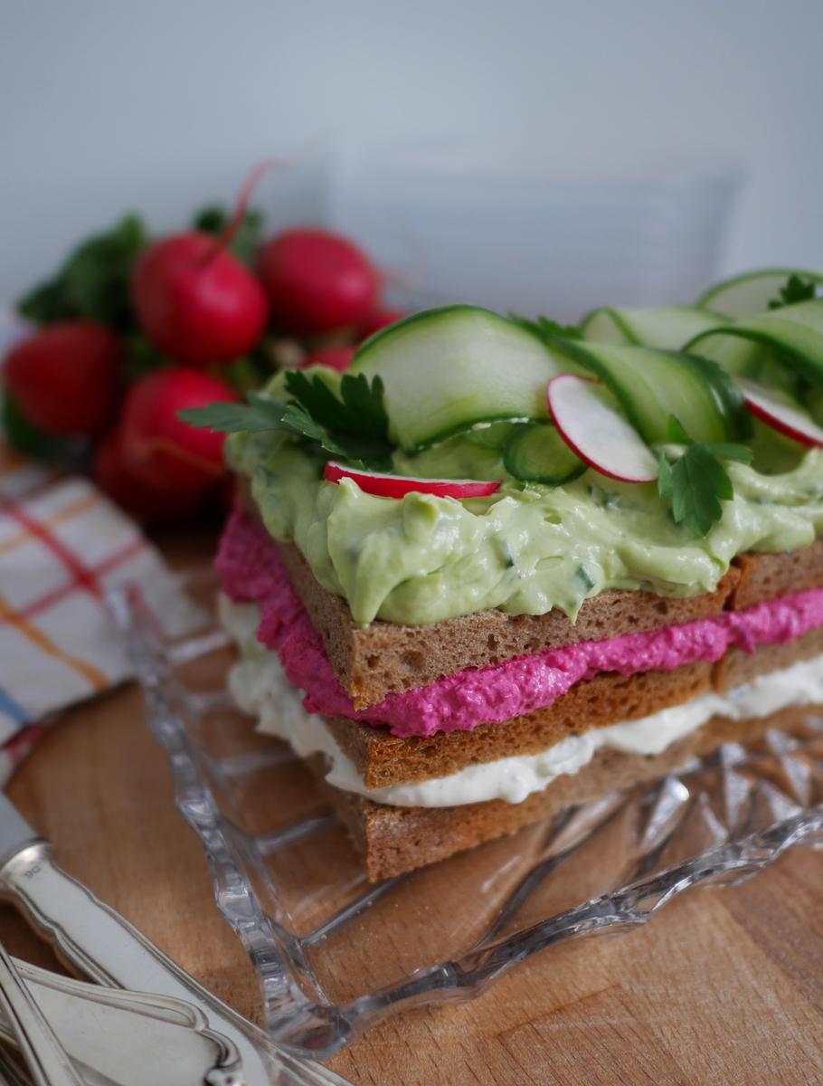 Rezeptbild: Vegetarische Sandwichtorte (Smörgåstårta)