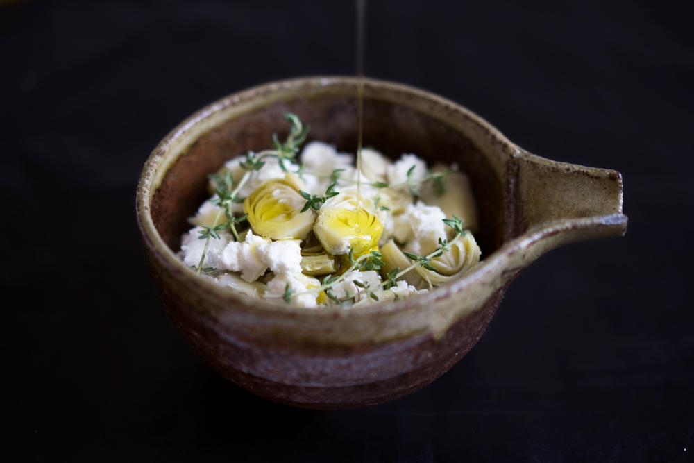 Rezeptbild: Antipasti: Artischockenherzen mit Feta, Knoblauch und Thymian