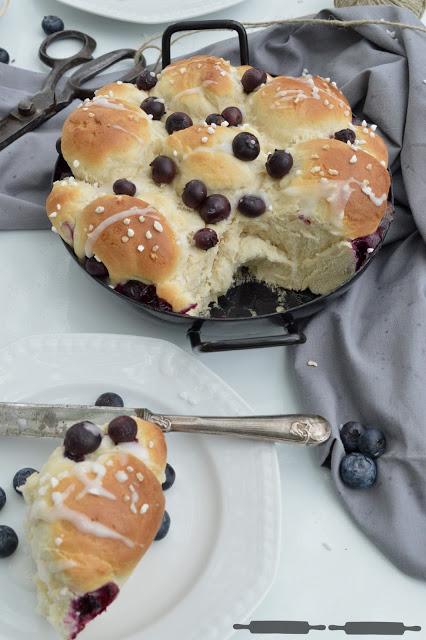 Rezeptbild: Brioche mit Holunderglasur 