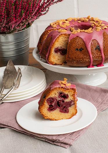 Rezeptbild: Marzipan-Gugelhupf mit Kirschen