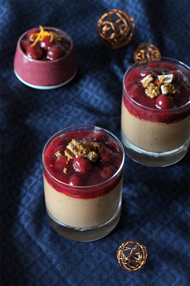 Rezeptbild: Lebkuchen-Mousse mit Glühweinkirschen